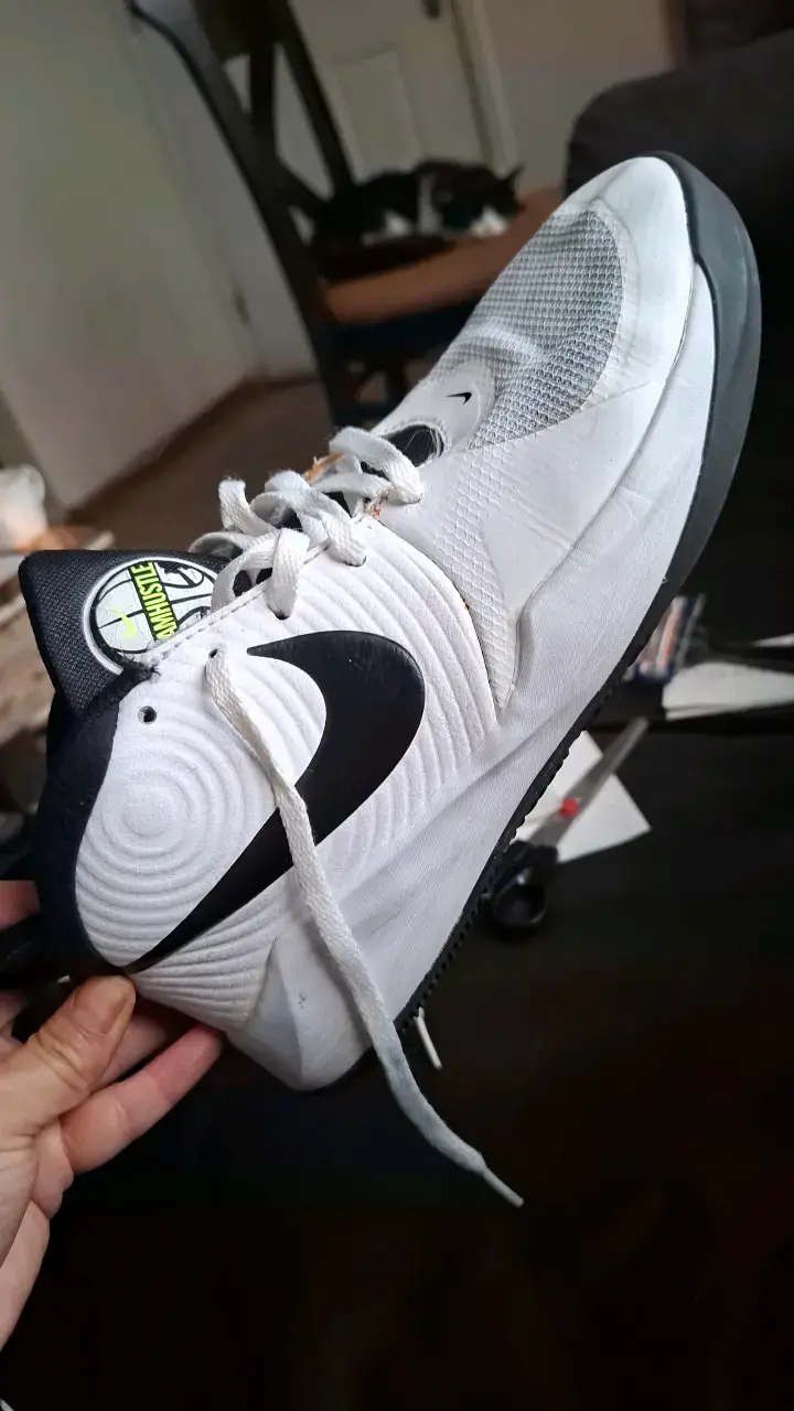 Zapatillas deportivas Nike blancas y negras - 1