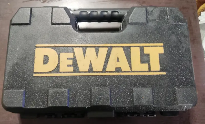 Destornillador inalámbrico DeWalt con estuche - 4