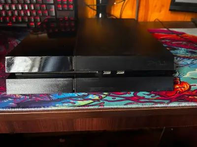 PlayStation 4 con control, juegos y cables - miniatura 2