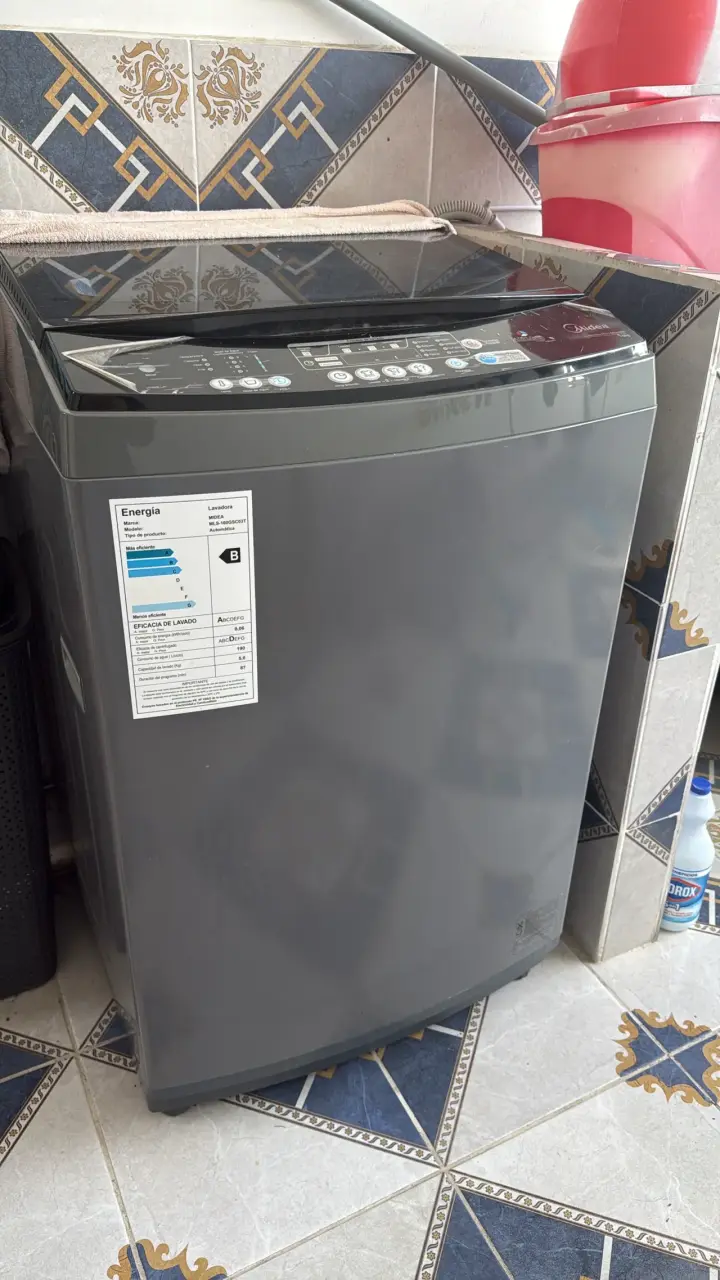Lavadora Midea 16kg en buen estado - 1