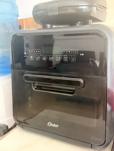Horno freidora de aire Oster con controles digitales - miniatura 1