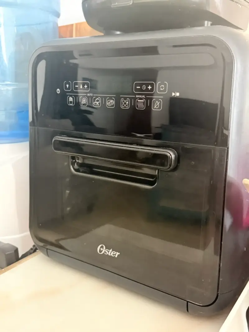 Horno freidora de aire Oster con controles digitales - 2