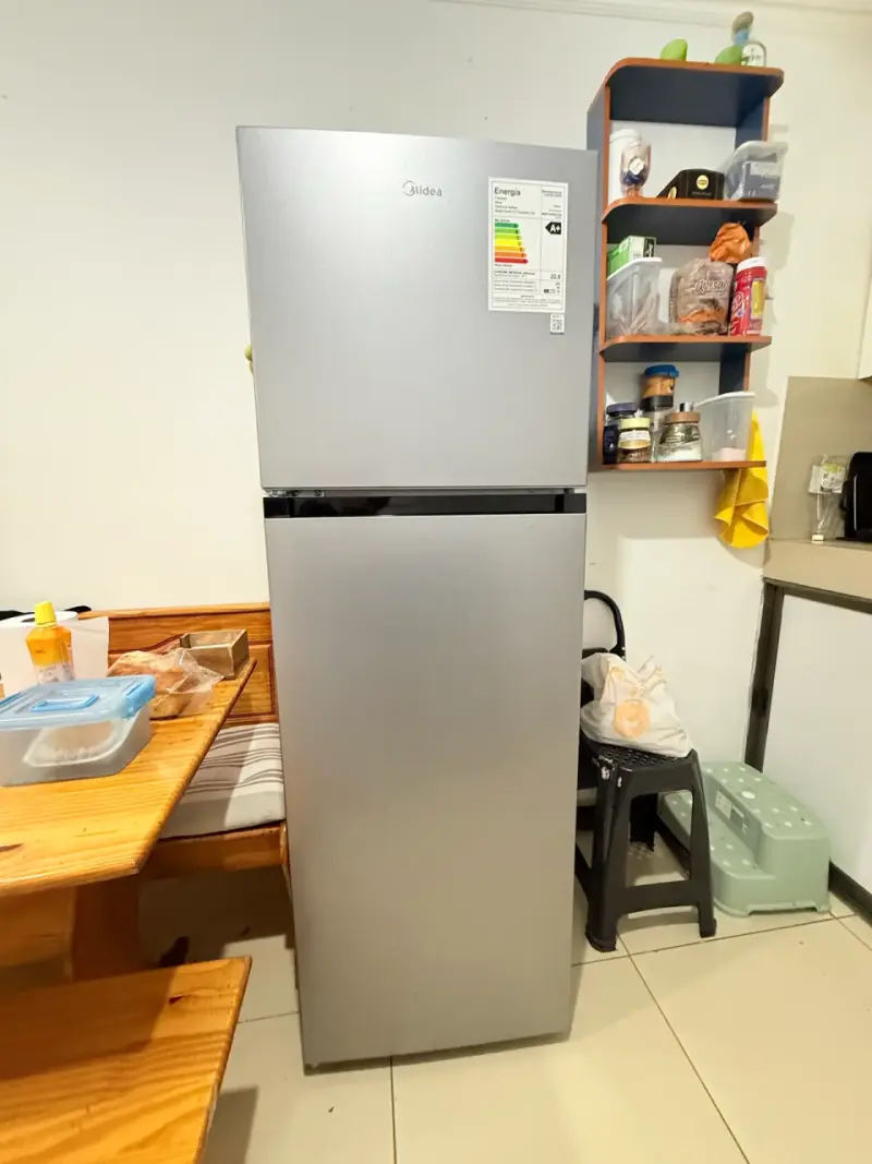 Refrigerador Midea de 385 litros en buen estado - 1