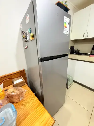 Refrigerador Midea de 385 litros en buen estado - miniatura 2