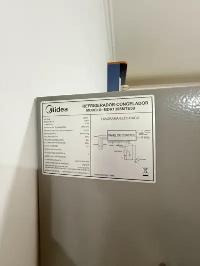 Refrigerador Midea de 385 litros en buen estado - miniatura 3