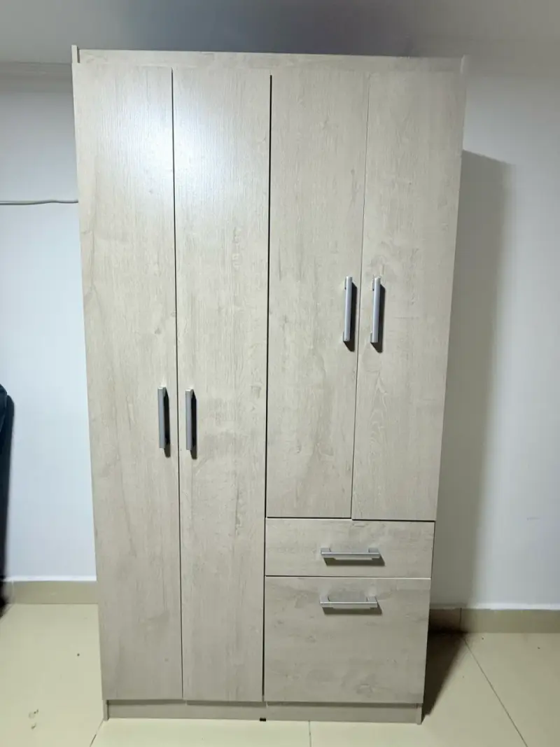Closet de Madera con Puertas y Cajones - 3