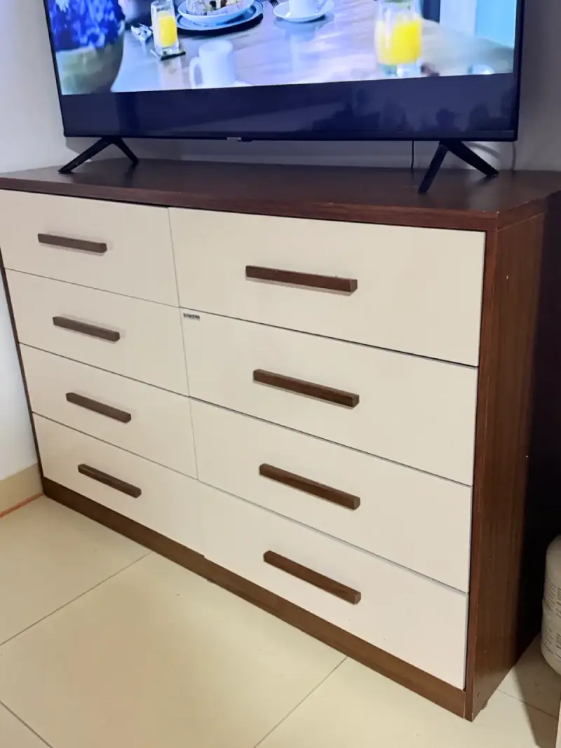 Cómoda de Madera con Cajones Modernos - 1