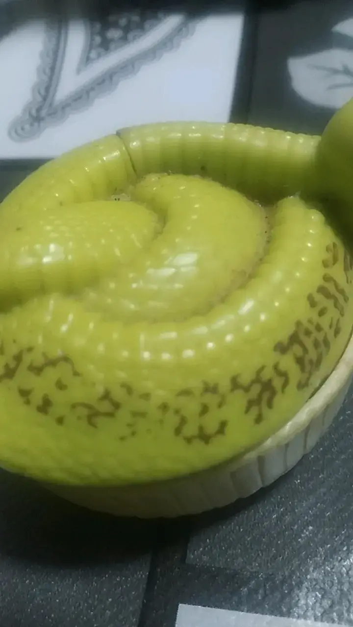 Figura decorativa de serpiente verde - 3