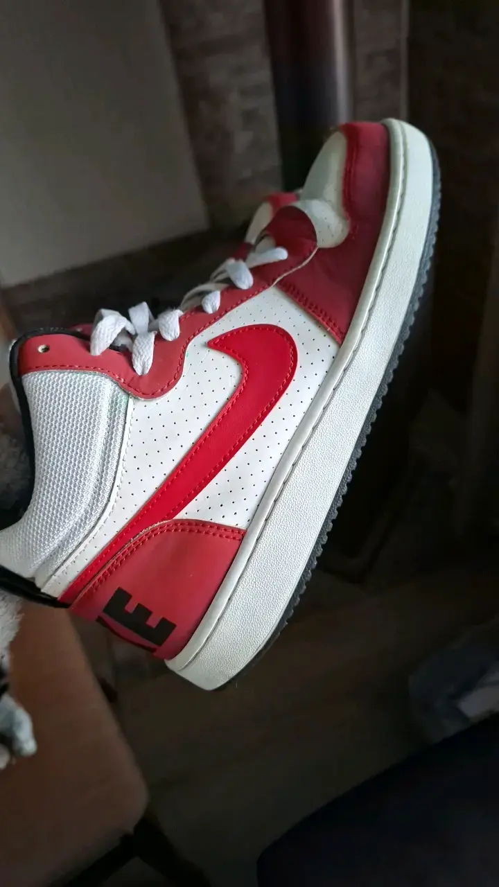 Zapatillas deportivas Nike rojas y blancas - 1