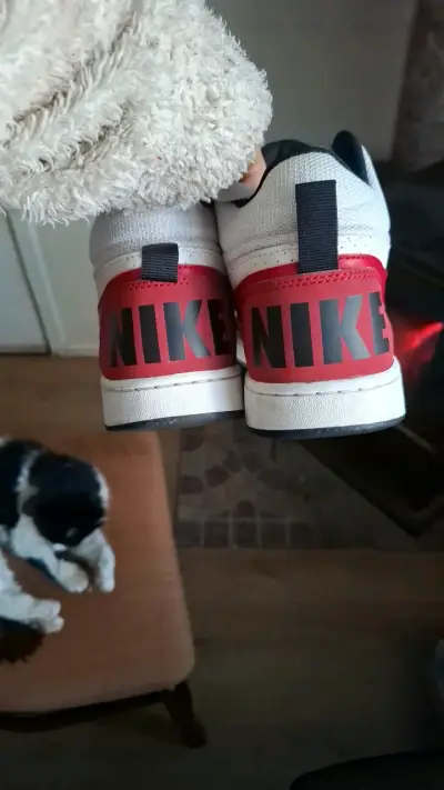 Zapatillas deportivas Nike rojas y blancas - miniatura 2