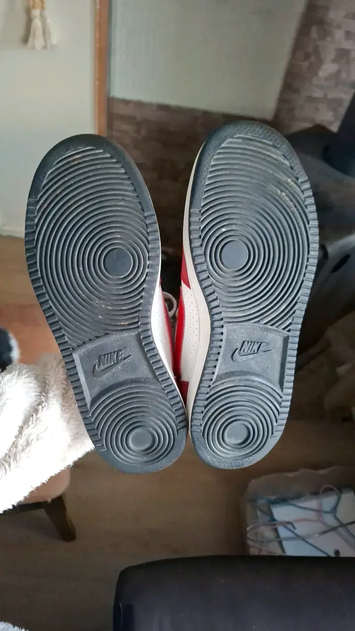 Zapatillas deportivas Nike rojas y blancas - 3