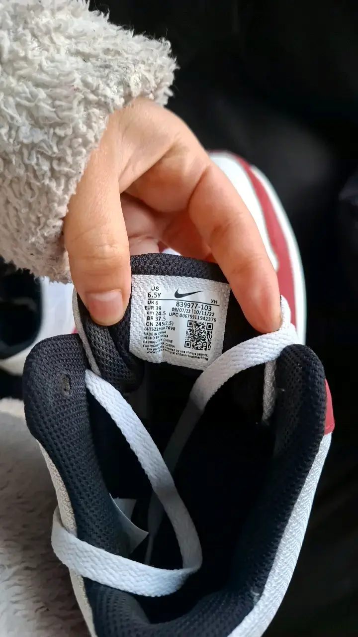 Zapatillas deportivas Nike rojas y blancas - 4