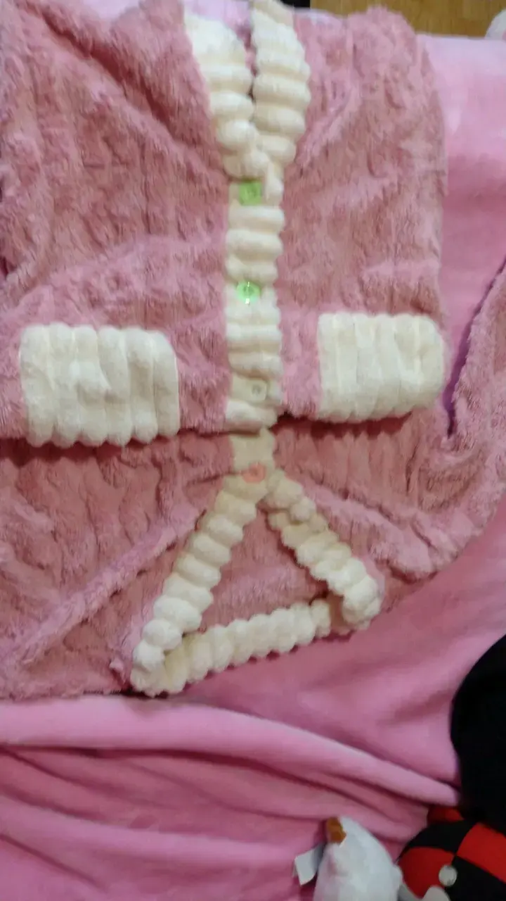Abrigo de felpa rosa para bebé