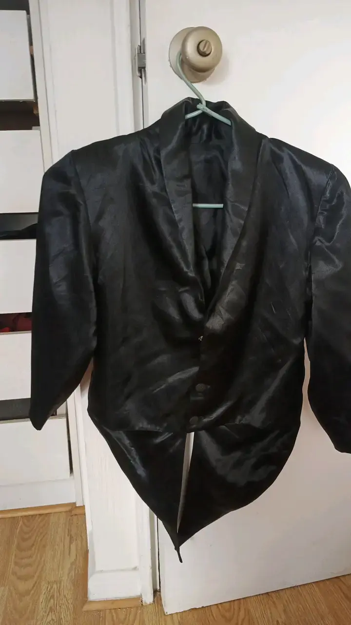 Chaqueta de satén negra elegante - 1