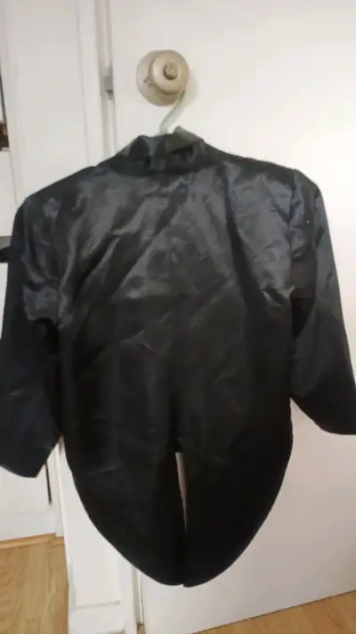 Chaqueta de satén negra elegante - miniatura 2