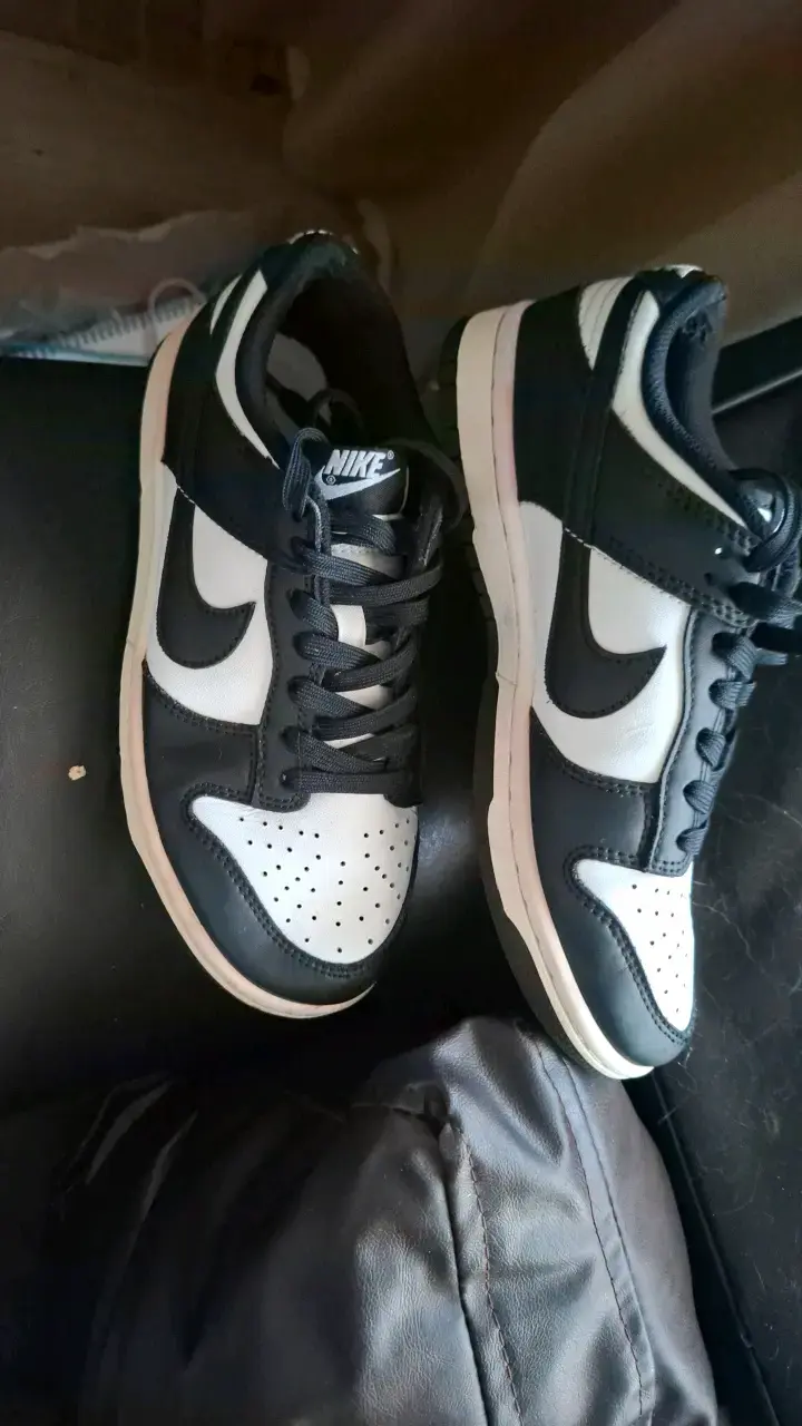 Zapatillas deportivas Nike blanco y negro - 1
