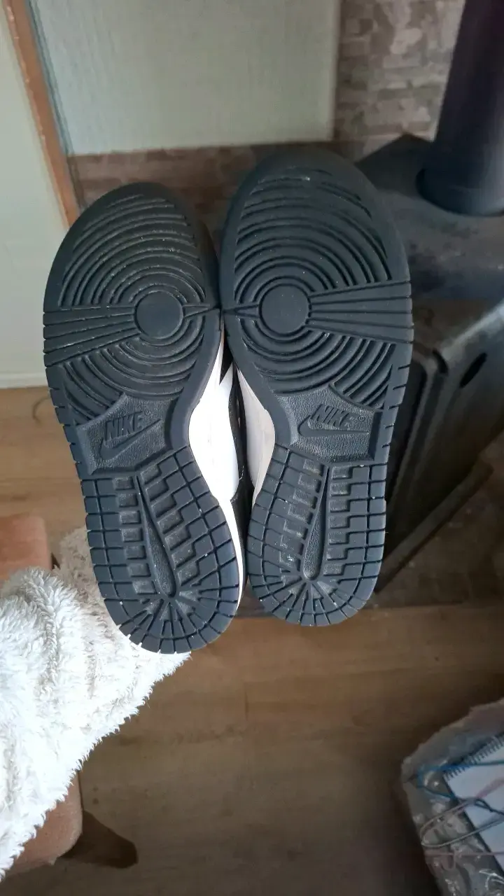 Zapatillas deportivas Nike blanco y negro - 2