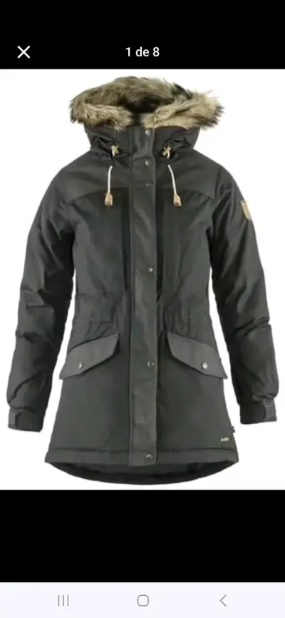 Parka negra con capucha de piel sintética - miniatura 1