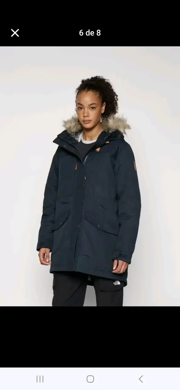 Parka negra con capucha de piel sintética - 4