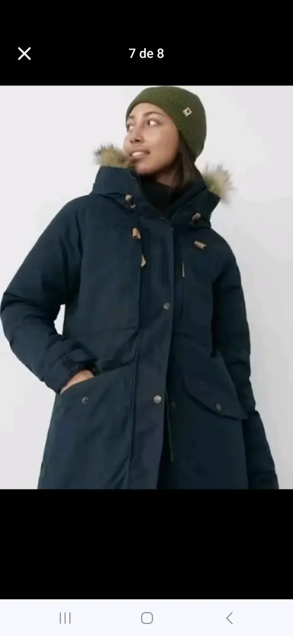Parka negra con capucha de piel sintética - 5