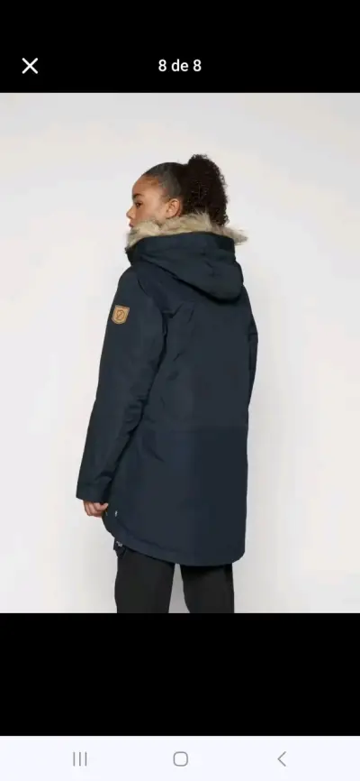 Parka negra con capucha de piel sintética - miniatura 6