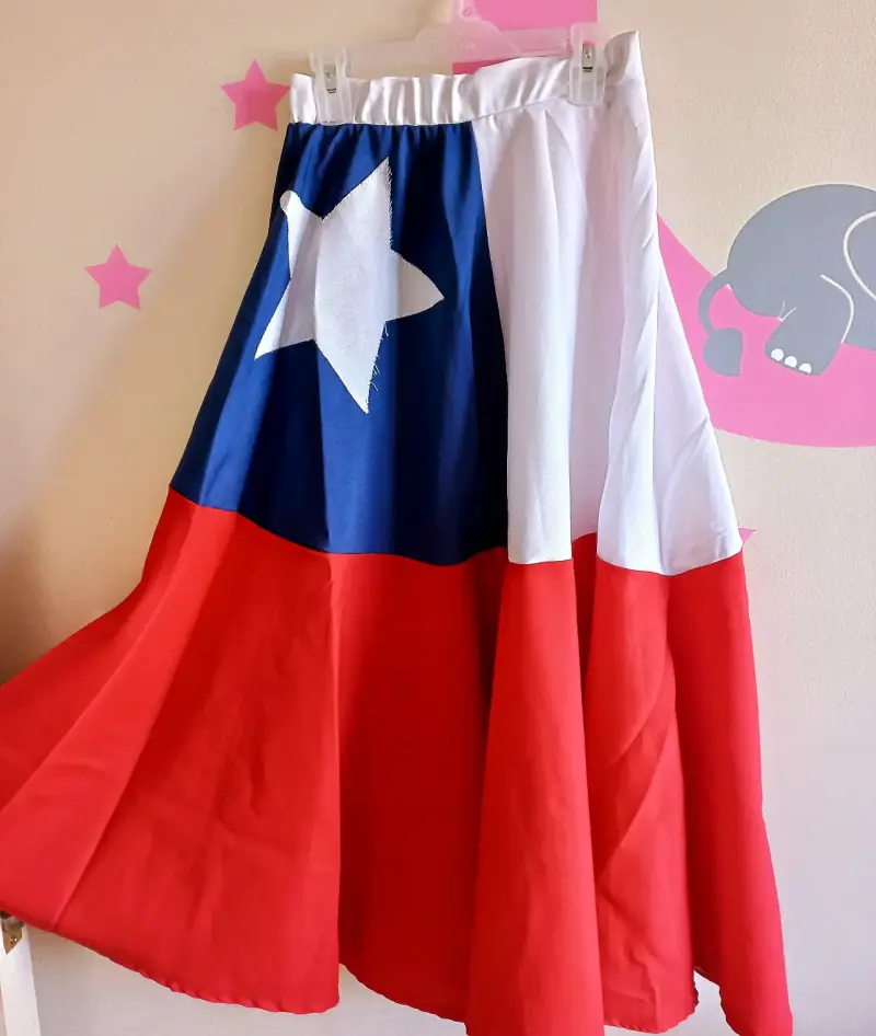 Falda tricolor chilena con estrella