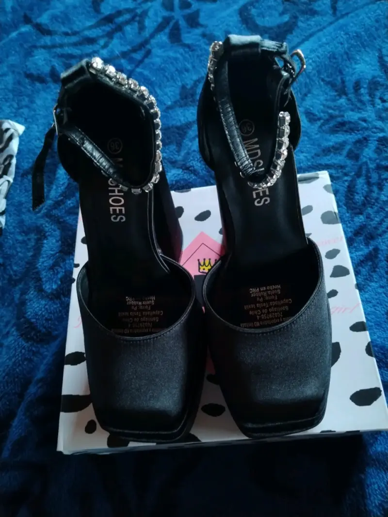 Tacones negros con plataforma - 1