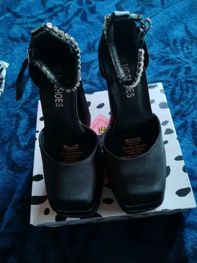 Tacones negros con plataforma - miniatura 3