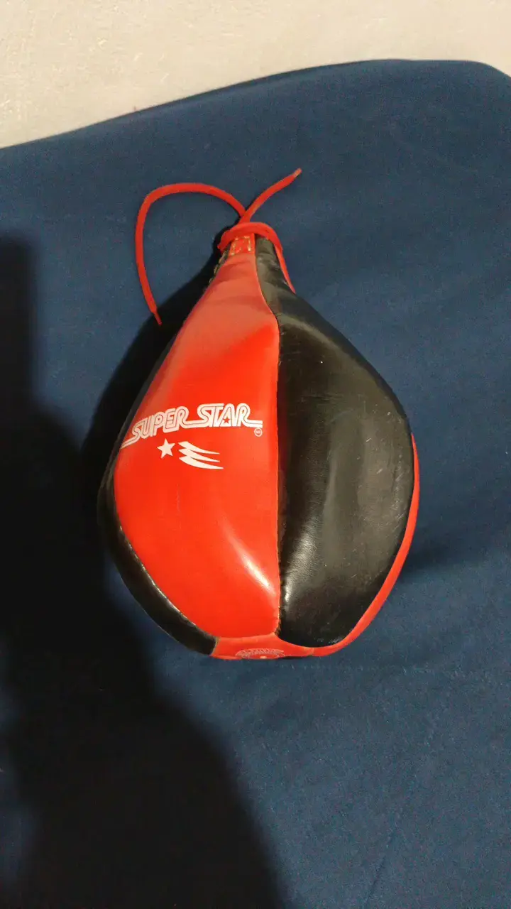 Pera de boxeo Super Star roja y negra