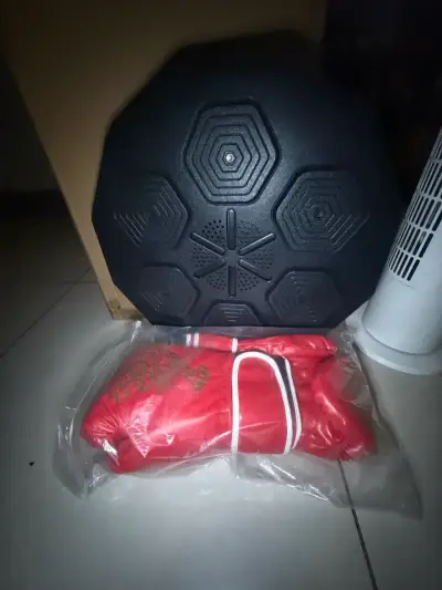 Set de boxeo con guantes rojos - miniatura 2