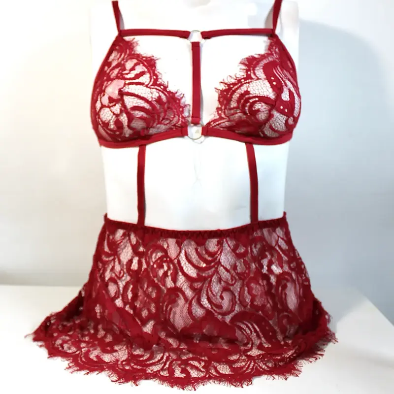 Conjunto de lencería roja de encaje 🌹 - 1