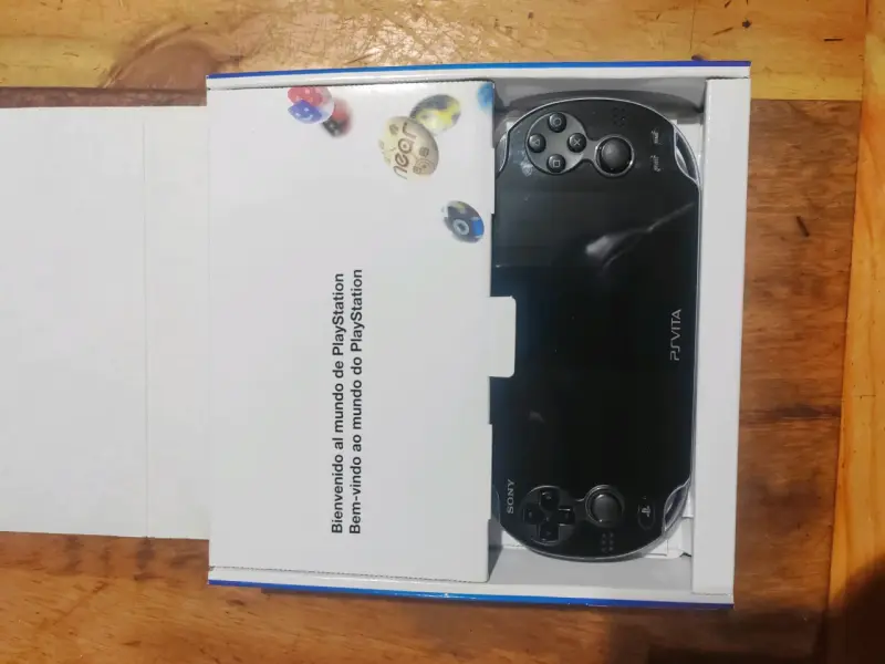 Ps Vita con Caja - 2