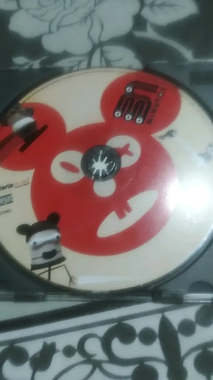 CD musical de 31 minutos con diseño único - 2