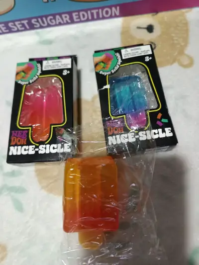Set de juguetes squishy de colores variados - miniatura 3