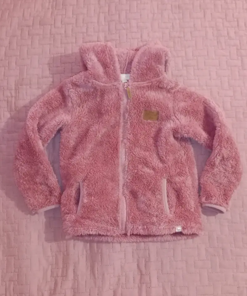 Chaqueta de felpa rosada para niña