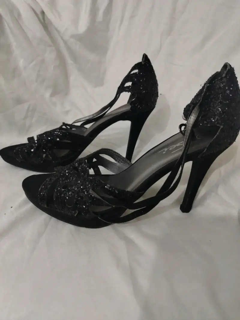 Tacones negros con brillo para fiesta - 1