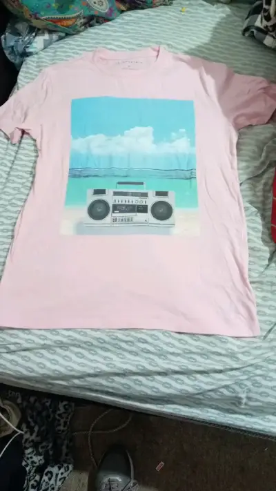 Polera rosa Aeropostale con estampado de radio - miniatura 1