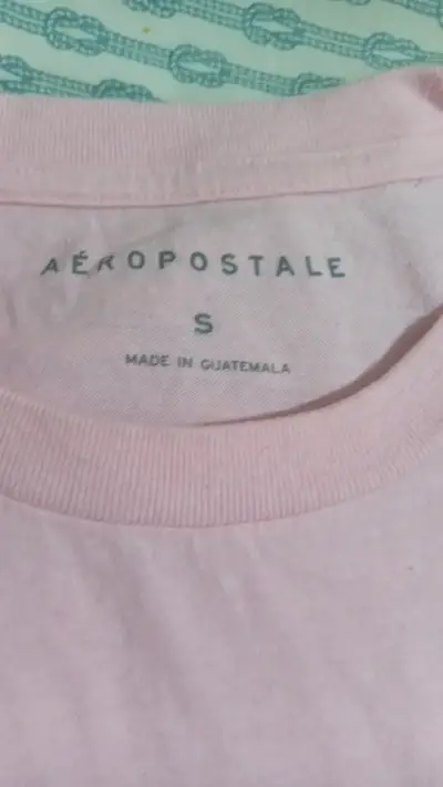Polera rosa Aeropostale con estampado de radio - miniatura 2