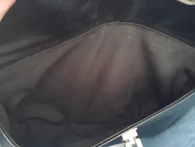 Cartera de cuero negra con correa ajustable - miniatura 4