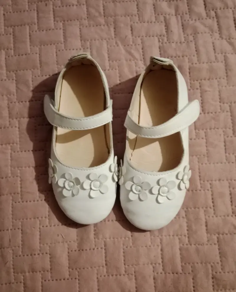Zapatos blancos de niña talla 28