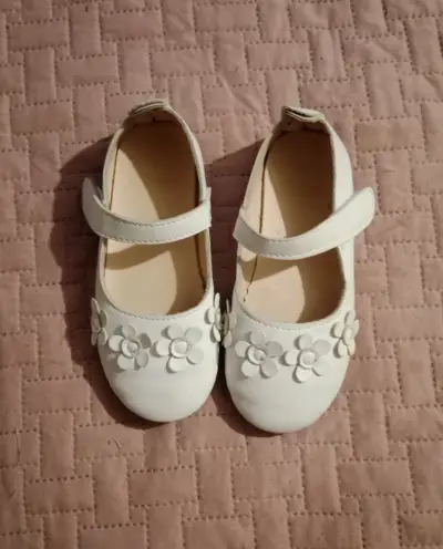 Zapatos blancos de niña talla 28 - miniatura 1
