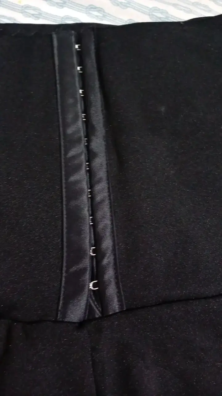 Leggings negros con cintura alta y cierre - 2