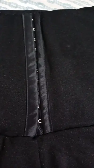 Leggings negros con cintura alta y cierre - miniatura 2