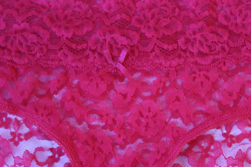 Conjunto de lencería rojo con encaje - 3
