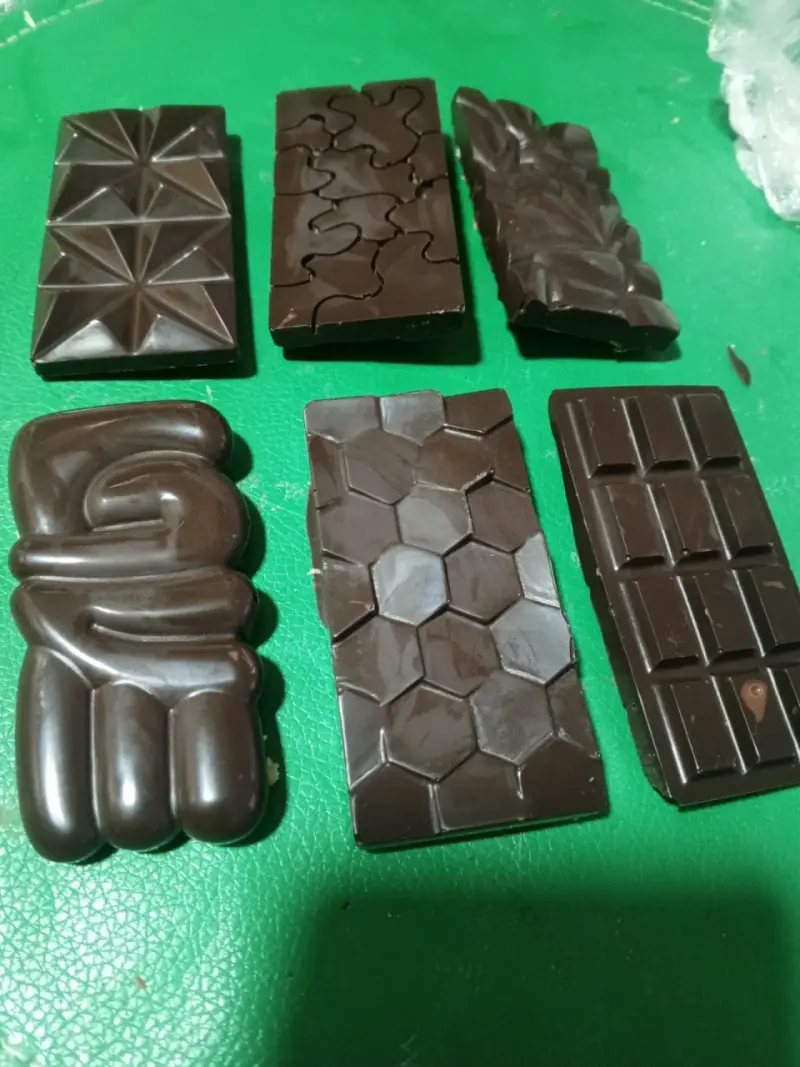 Barras de chocolate artesanal con diseños únicos - 1