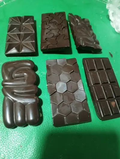 Barras de chocolate artesanal con diseños únicos - miniatura 1