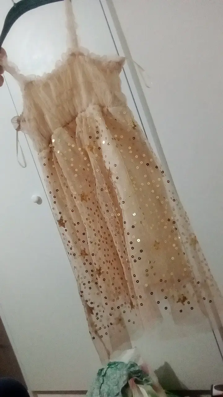 Vestido de fiesta infantil con lentejuelas doradas - 2