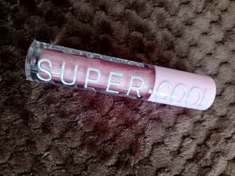 Brillo labial Super Cool rosa brillante
