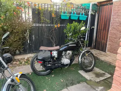Moto Honda café racer - miniatura 1