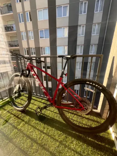 Bicicleta de Montaña Trek Marlin 8 Gen 3 Roja 29’ - miniatura 3